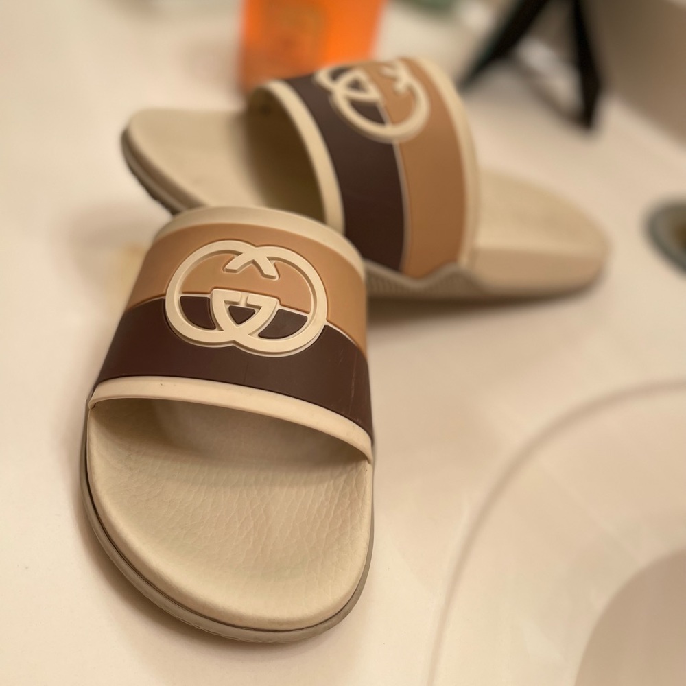 Gucci interlocking G slide - Picture 2 of 7